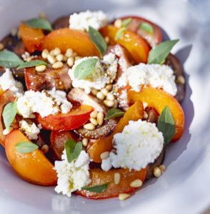 Salade aux abricots caramélisés, tomates Kumato® et Brocciu
