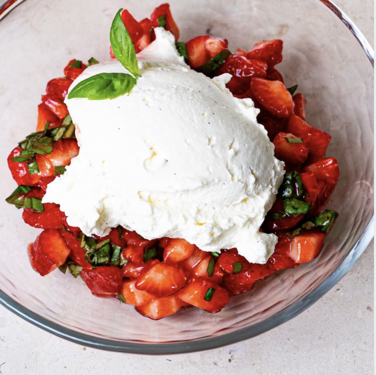 Fraises en tartare & Chantilly de mamie