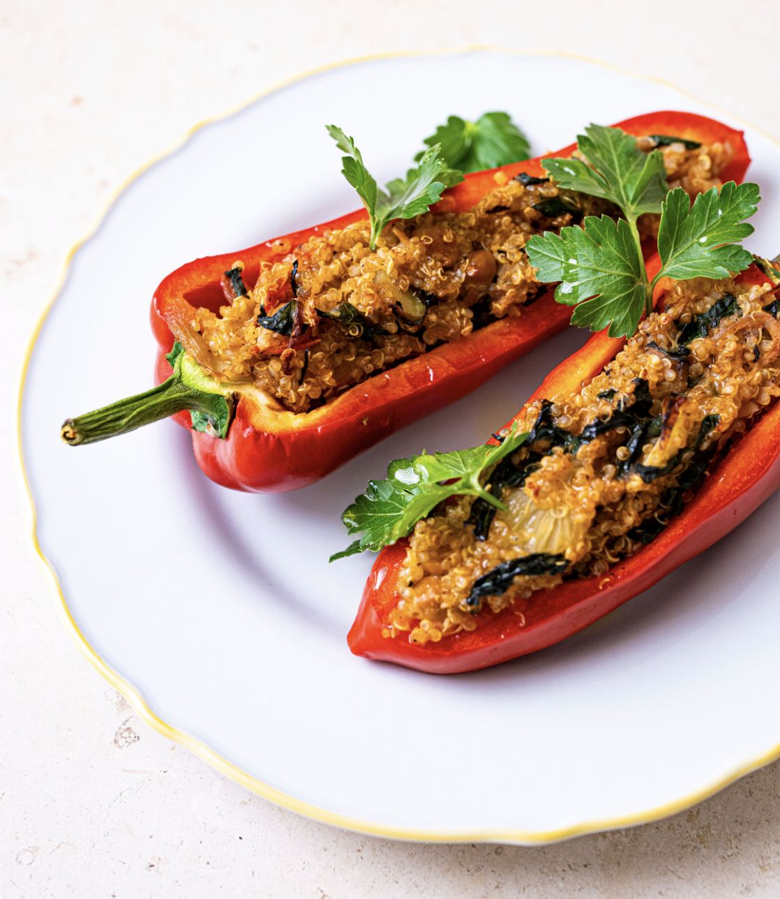 Poivrons corne farcis aux légumes rôtis et épices (végétarien)