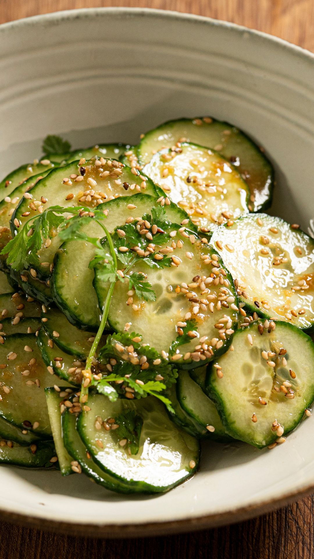 Salade concombre, gingembre, sauce soja et sésame